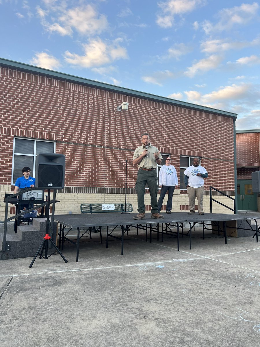 Adriana Garza | she/her (@adrianag62) on Twitter photo When HOPE means watching the <a href="/NISD/">Northside ISD</a> students, staff and community coming together to create green spaces to protect and beautify our environment! They planted 152 trees today!#NISDCANOPY <a href="/NISDDriggers/">Rita Kay Driggers ES</a> <a href="/Isabel_Anaya1/">Isabel Anaya</a> When HOPE means watching the <a href="/NISD/">Northside ISD</a> students, staff and community coming together to create green spaces to protect and beautify our environment! They planted 152 trees today!#NISDCANOPY <a href="/NISDDriggers/">Rita Kay Driggers ES</a> <a href="/Isabel_Anaya1/">Isabel Anaya</a>