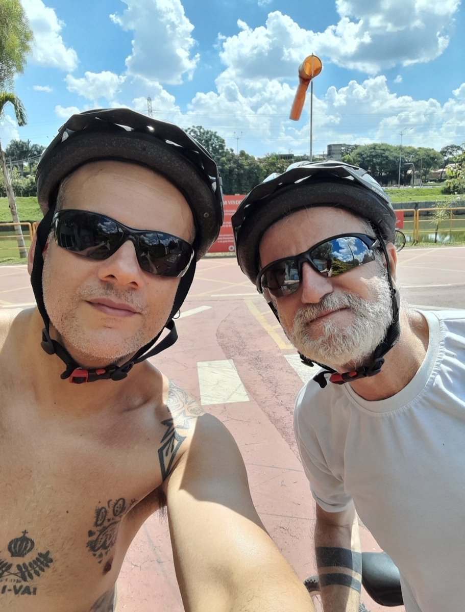 ThiagoThavares's tweet photo. Parabéns amor @Davllis FELIZ ANIVERSÁRIO https://t.co/bHoawS0BY1