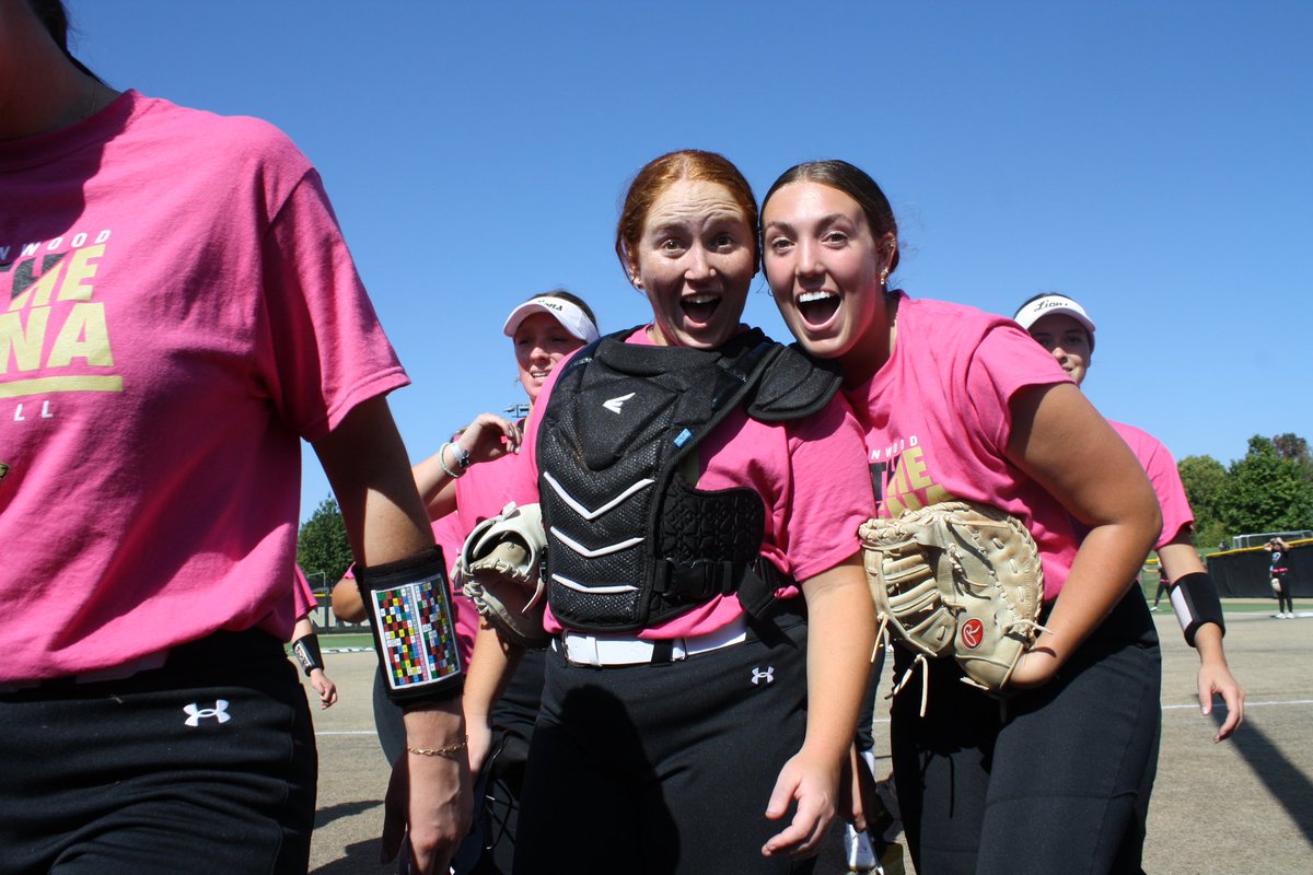 LindenwoodSB's tweet photo. All smiles here. #InTheArena https://t.co/nSBphvl5f9
