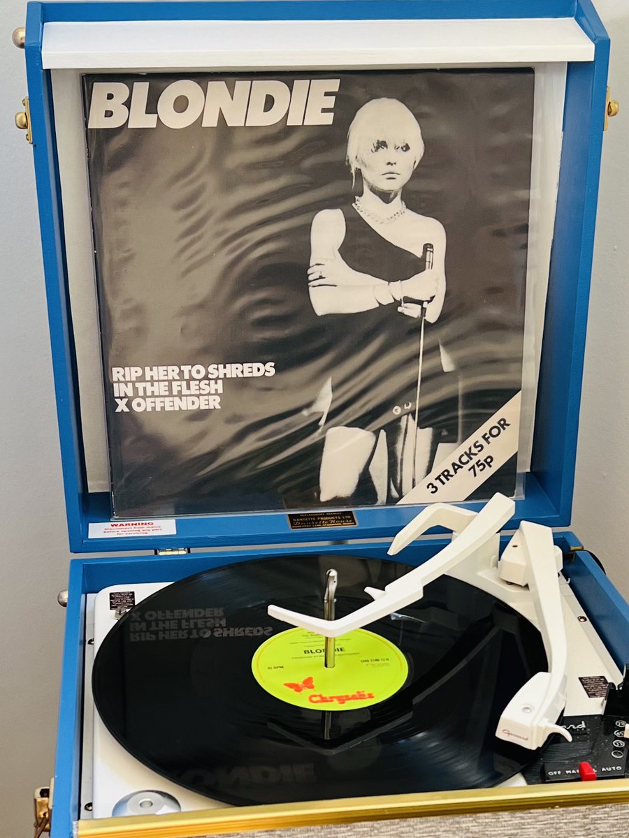 AGC_LONDON's tweet photo. #NowPlaying at the Art Gallery #Blondie #RipHerToShreds #InTheFlesh #XOffender #Dansette #Vinyl https://t.co/CwZczNKD5z