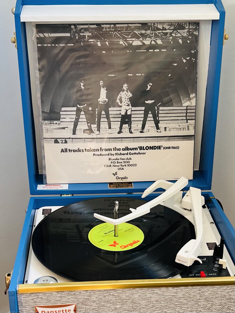 AGC_LONDON's tweet photo. #NowPlaying at the Art Gallery #Blondie #RipHerToShreds #InTheFlesh #XOffender #Dansette #Vinyl https://t.co/CwZczNKD5z