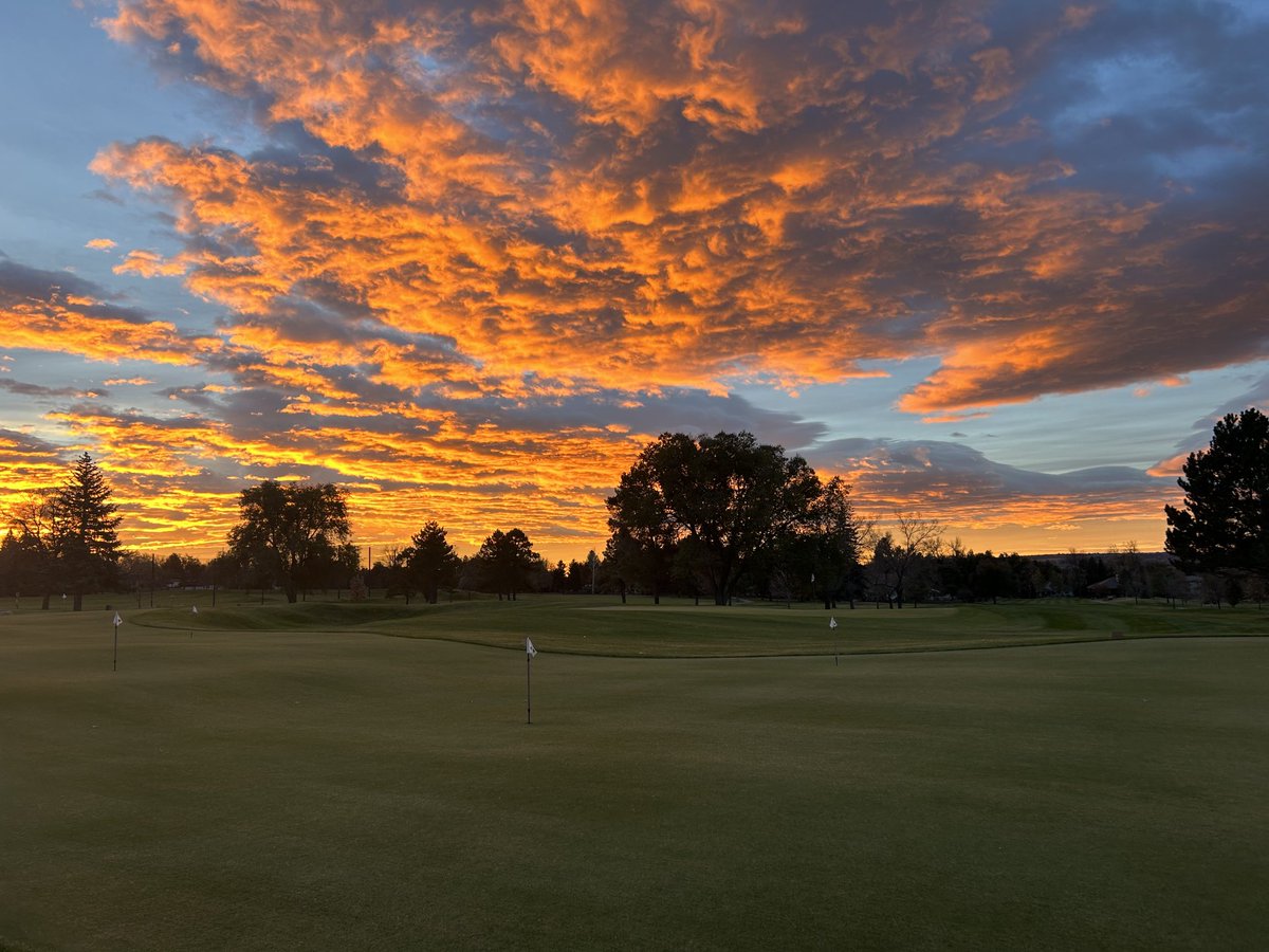 bouldergrounds's tweet image. The snow is gone just in time for a busy Friday.  Not a bad start to the day!