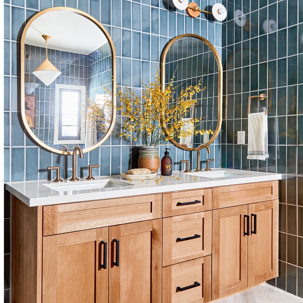 danidownss's tweet photo. By using only the purest, whitest natural quartz from its own mine, Cambria is able to achieve stunning designs unmatched in depth, quality, and saturation.

https://t.co/CVMdTX1L90 https://t.co/csg5uJvjwD