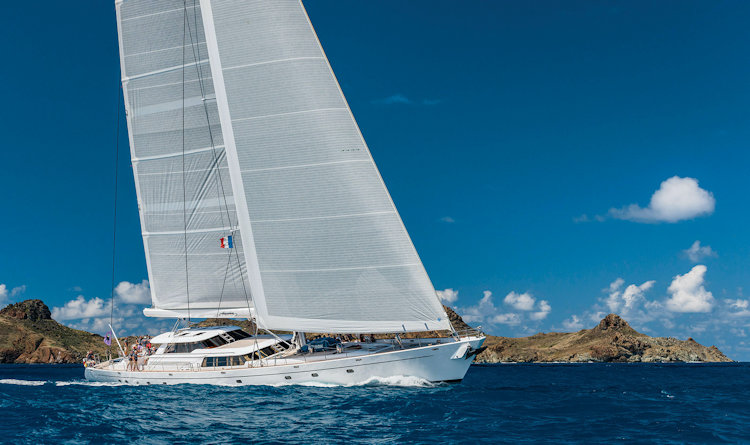 AllLuxuryBlog's tweet image. Here&apos;s a great guide to help you find the perfect yacht to fit your preferences. 
ow.ly/muIf50Q3Xcf

#yachtguide #exploreryacht #yachtcomparison