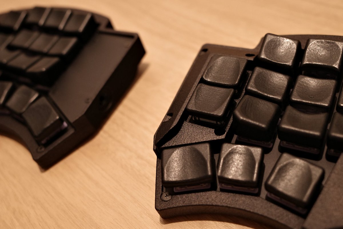 ziku_koma's tweet photo. [prototype] 
Choc用キー拡張プレートカバーの外形を修正しました
#wings42 https://t.co/CsyqZGZxyo