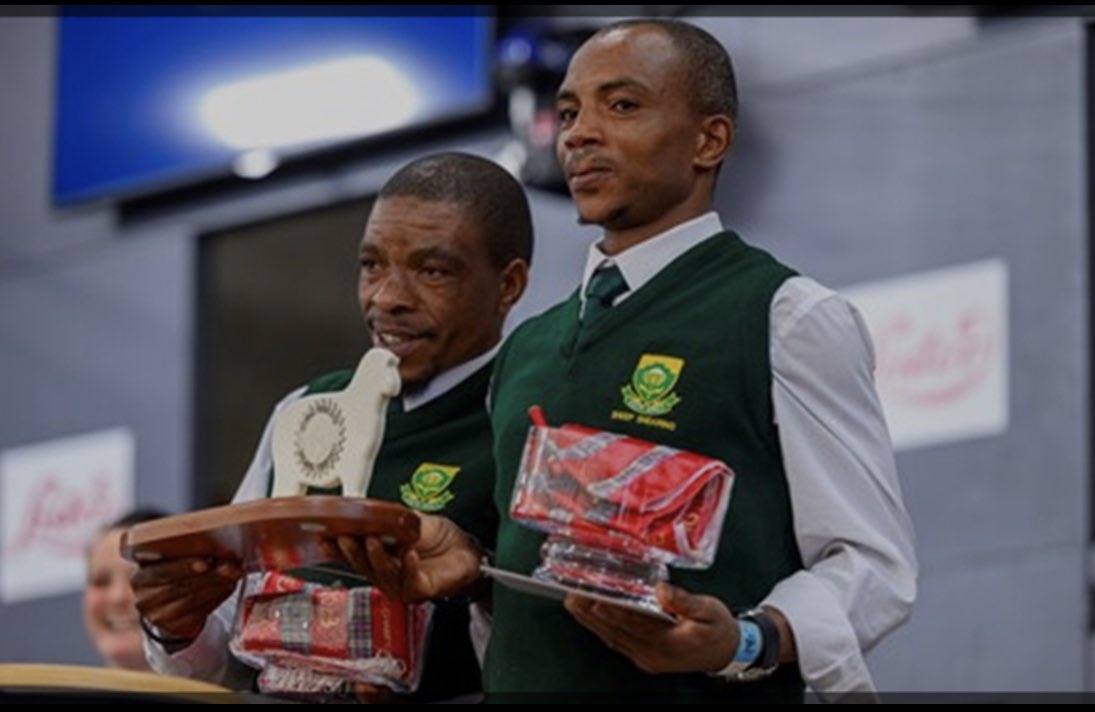 Before the Bomb Squad there was the Blade Squad 🇿🇦

Love this story of Blade Shearers Zwelamakhosi Mbuweni and Bonile Rabela  winning the world title in their division as a team, beating NZ into second.

goodthingsguy.com/sport/sa-win-g…