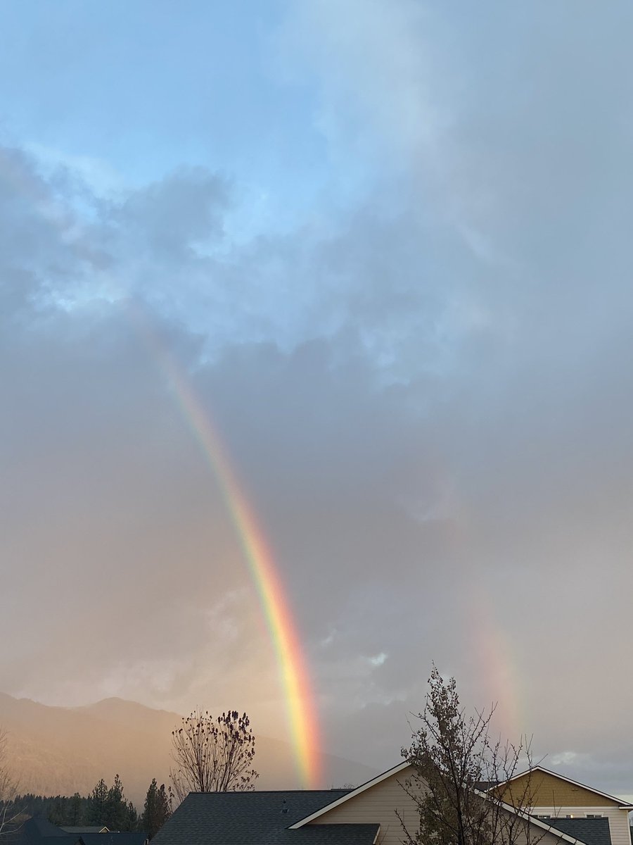 WeatherOrKnotWA's tweet photo. @NWSMissoula Rainbow(s) over Florence. #mtwx https://t.co/6y48RffIkL