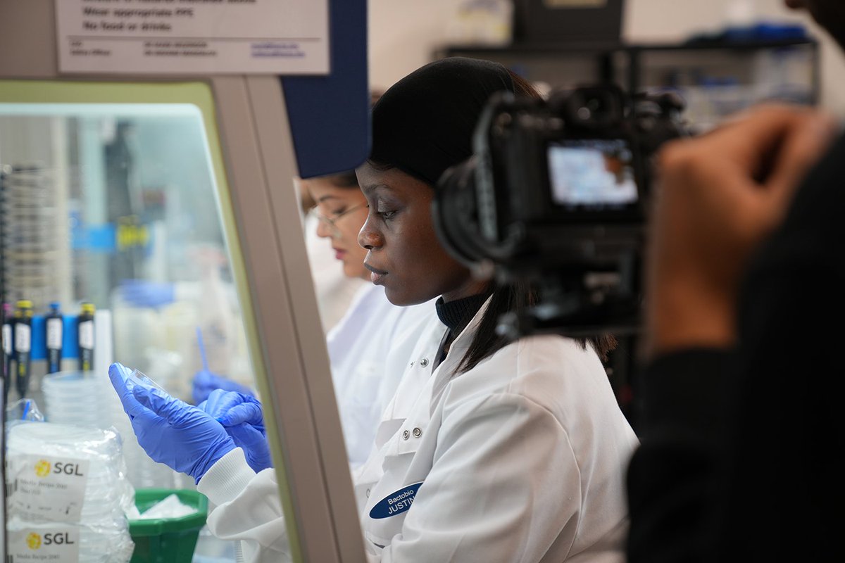 CHAPAgriTech's tweet photo. Last week, the team were at the @bactobio offices filming a video for a project about exploiting soil microbiomes to fight potato late blight

Keep an eye on our channels for the video 👀

➡️Find out more about the project here: https://t.co/w8N7YufNlN

@lilacfilms https://t.co/j51mrJqPG6