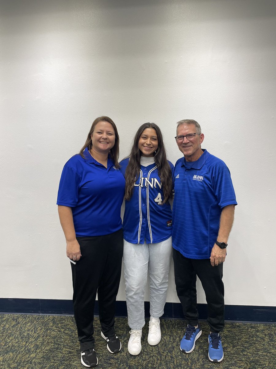 dAnI_l0p3z's tweet photo. ITS OFFICIAL!! Can’t wait to see what the future holds! Thank you for this opportunity @BlinnSoftball 💙🏴‍☠️ GO BUCS #signed @IGElder18u @Bridgeland_SB https://t.co/VZdSHFF27X