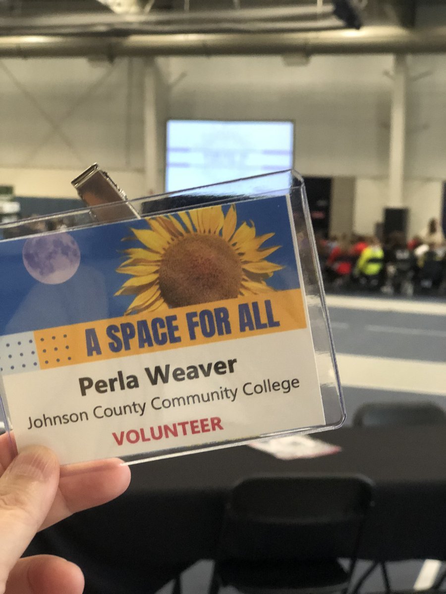 perlamw's tweet photo. Excited to volunteer at STEM Fest '23 A Space For All. Learning about STEM in the KC area, is there a better way to spend your Friday and Saturday?  @JCCCtweet @panasonic @NASA @NationalAero https://t.co/Djw85dRcGV