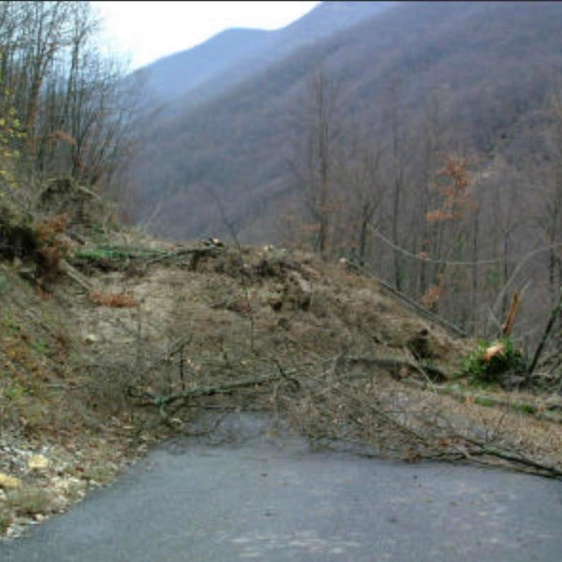 PCProvAL's tweet photo. Oggi ricordiamo l'#alluvione del 25 e 26 #Novembre2002. Le zone interessate furono quelle del #Casalese, #ValBorbera, #ValCurone, #ValleGrue, causando frane, smottamenti e il crollo parziale del ponte sul #fiumeScrivia su SP140 #ArquataScrivia - #VignoleBorbera https://t.co/2I2EegcDXp