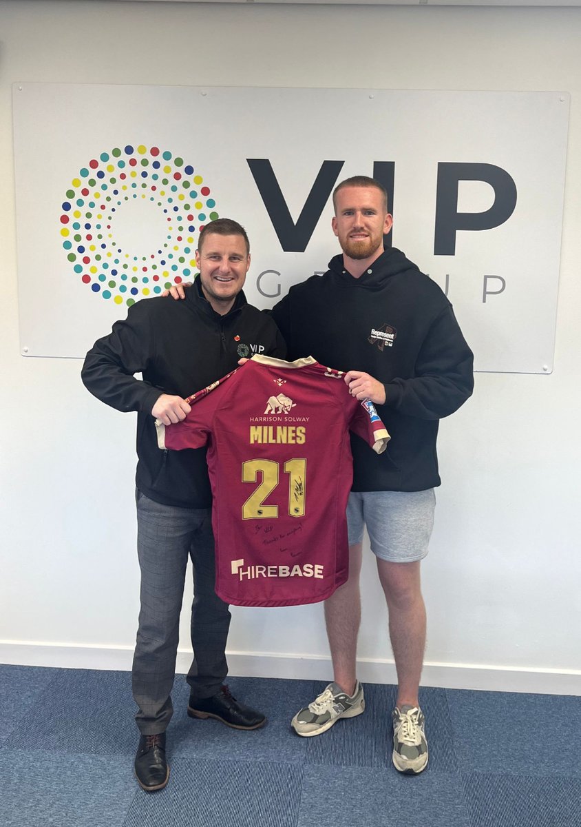 Rowan Milnes paid a visit to the VIP offices to present a match worn shirt as a Thank You for sponsoring him for the 2023 Season.

All the best Rowan on your move to the Castleford Tigers. 🏉

#castlefordtigers