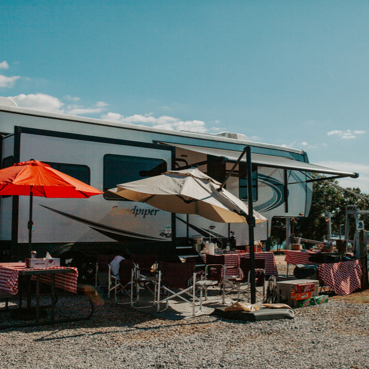 Why drive home after the game when you can roast marshmallows by a cozy campfire? 🔥🌭 Book your weekend stay with us now: bigwatermarina.com/cabin-rental-b… 🏕️