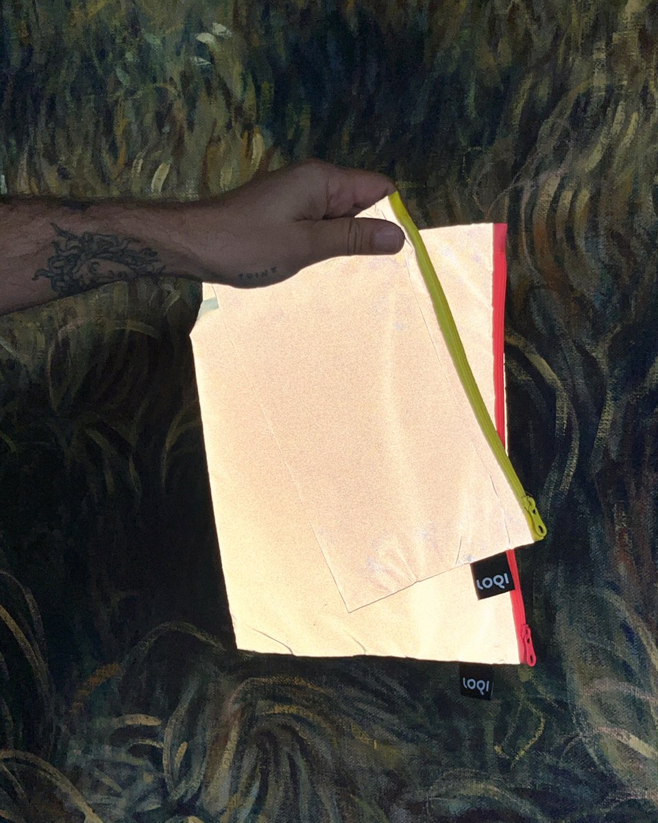 We love seeing our zip pockets out in the wild 👀

@tesssmithroberts #femaleillustration #femaleartist 
#recycledfashion