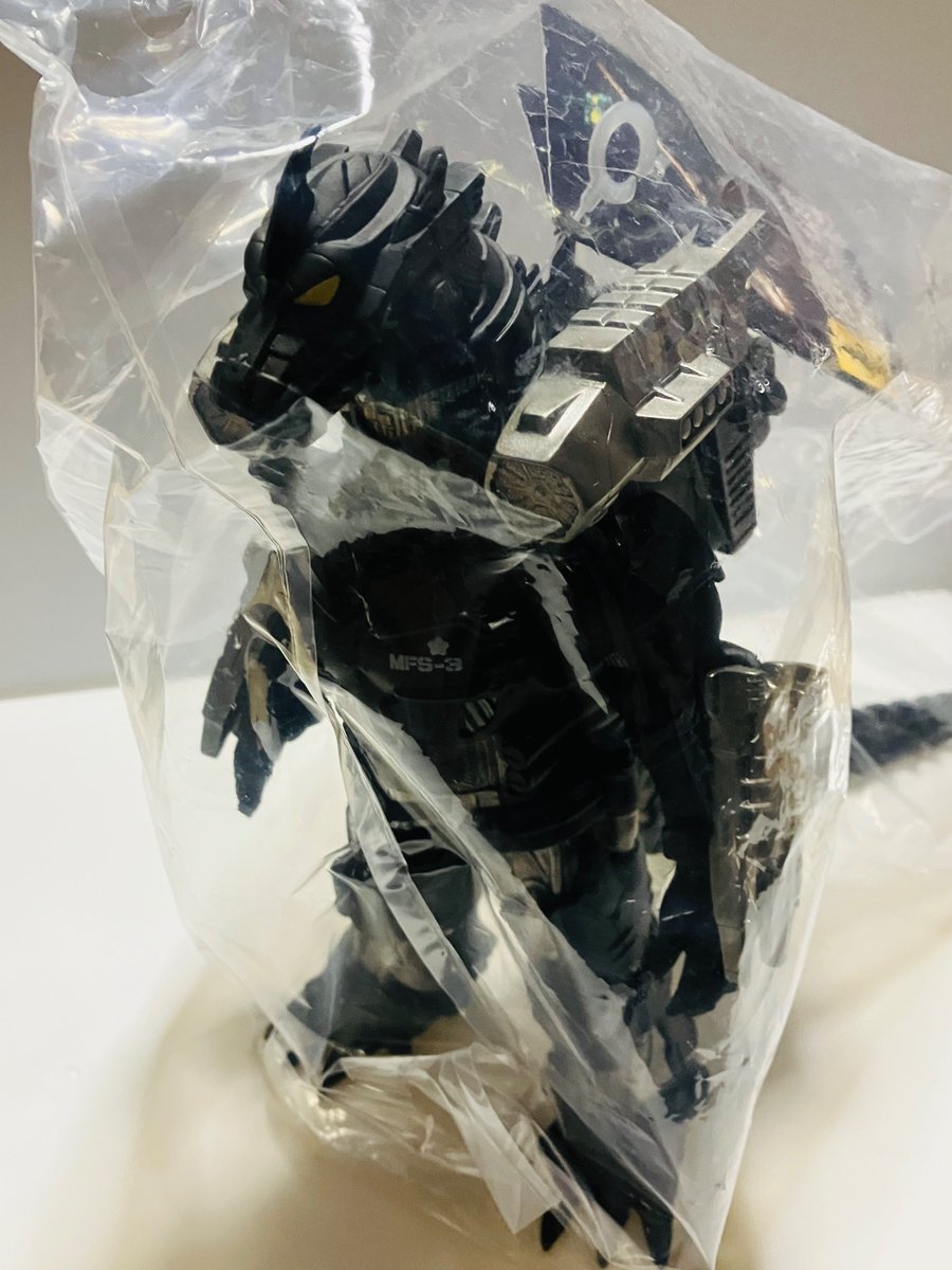 「劇場限定ソフビに加え、栄のセントラルパークでゴジラストアもやってたからお財布が軽」|ほむらのイラスト