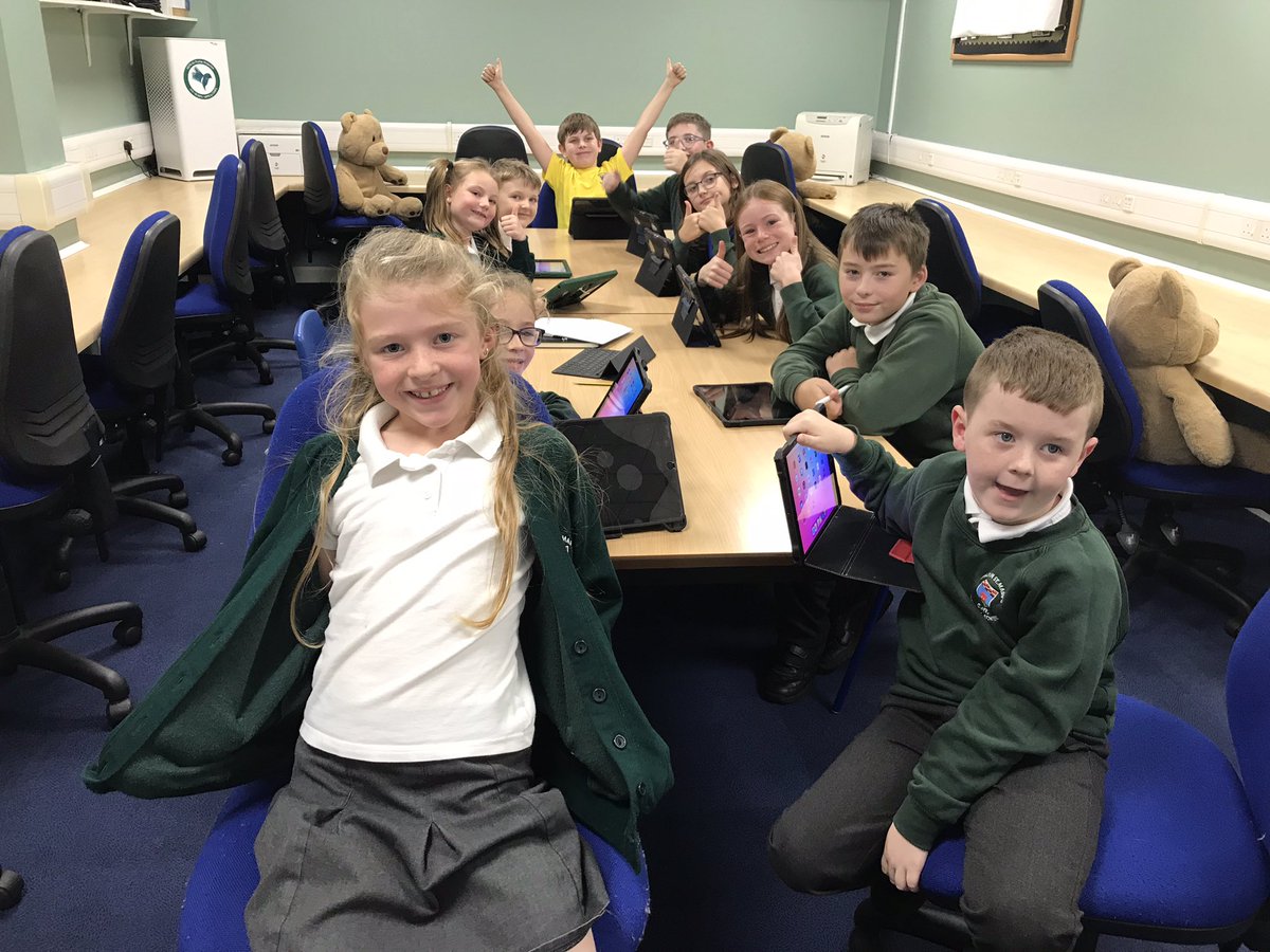DaltonStMarys's tweet image. First digital leaders meeting of the 2023 / 2024.  All excited and raring to go! 👨💻👩💻#mediamasters #AppleDistinguishedSchool 💚@DaltonStMarys