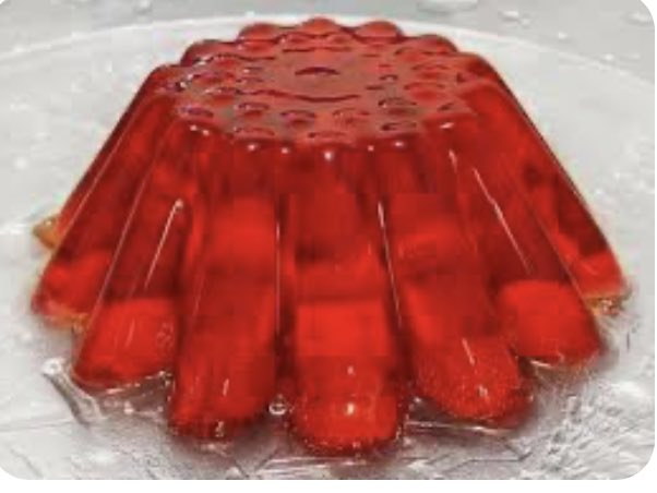 يعتبر الجلي( الهُلام) من الالياف الذائبة التي تحارب الامساك وتغلف المعدة والامعاء بطبقة هلامية تمنع خشونة بعض الاغذية او تقلل من الالتهابات لوجود مادة الجلايسين ، ويعتبر مادة فقيرة غذائياً لذلك وانصح به للجميع لانه الياف تمنع الامساك وبالذات للاطفال والكبار ولا يزيد الوزن ويشعرك