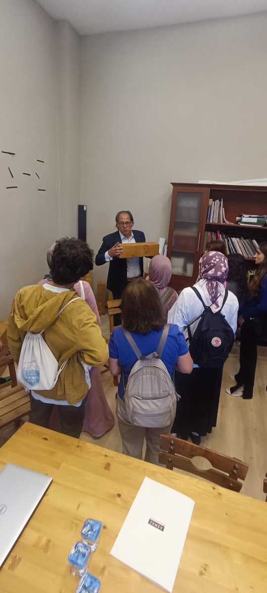 ahsapkarkas's tweet photo. İTÜ Mimarlık Fakültesi, Mimari Tasarım ve Yapımda Ahşap dersi ögrencileri ve öğretim görevlisi hocalarımızın Yalova'daki fabrikamıza, teknik gezisi çok keyifli geçti. Üniversitelerimizle işbirliğinden ve genç meslektaşlarımıza bilgi paylaşımından büyük memmnuniyet duyuyoruz. https://t.co/O4G7SZinLB