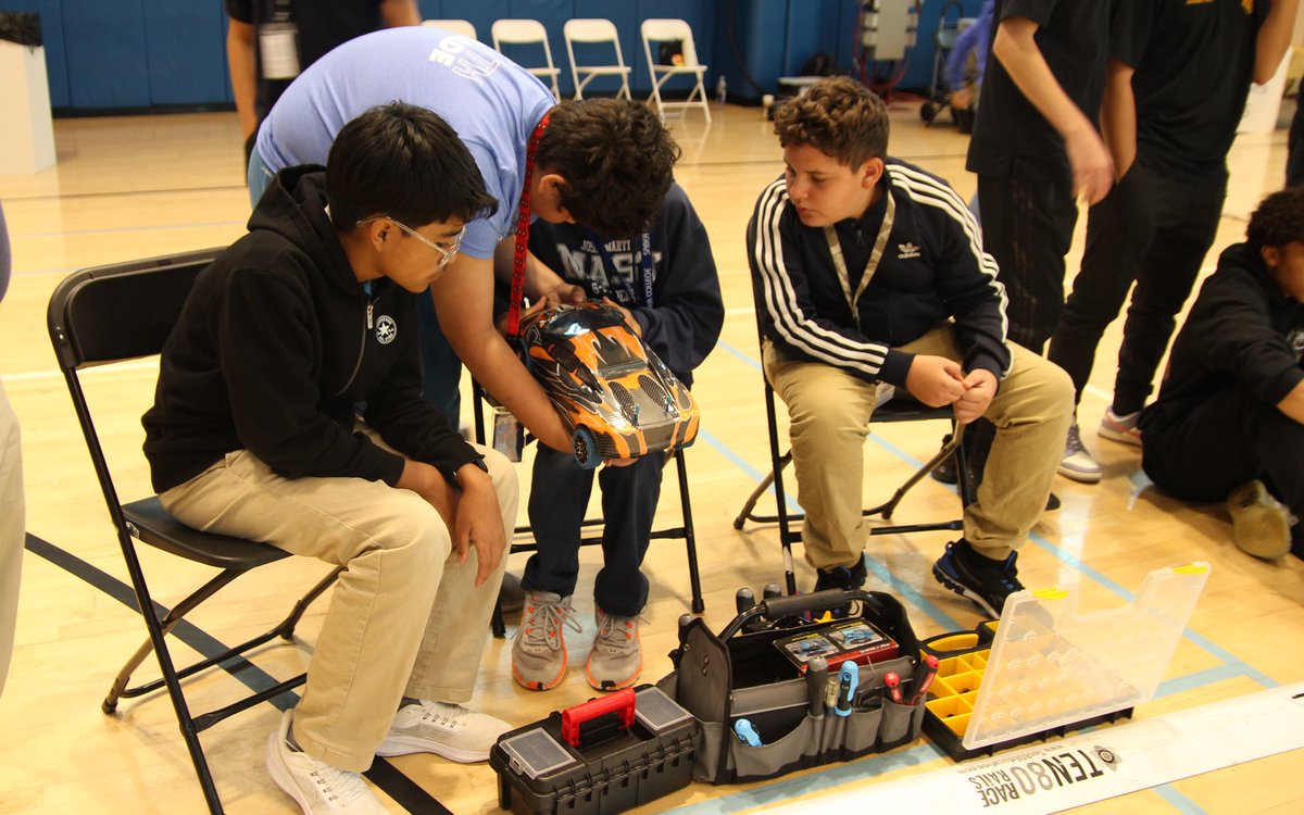 JMMASilverStreaks tweet media