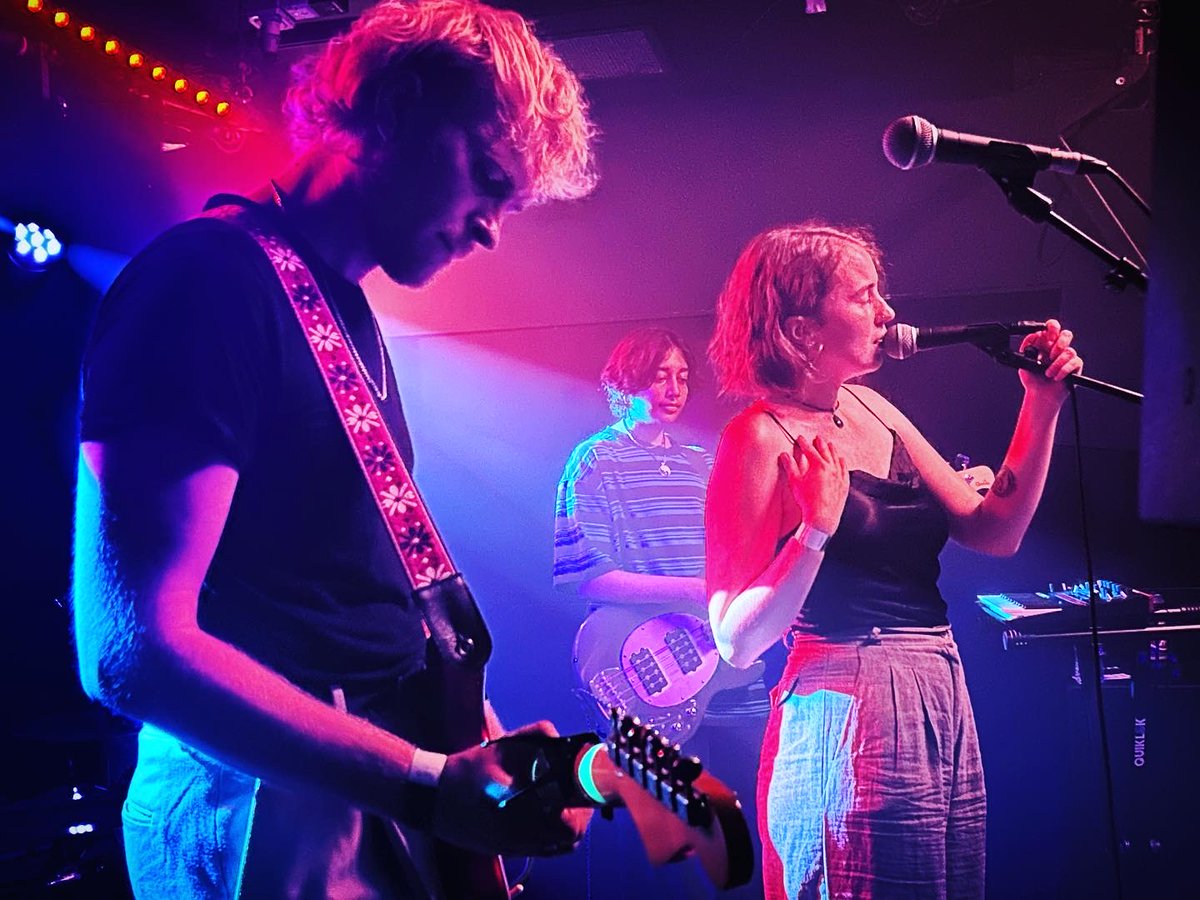 Anyone who is lucky enough to be seeing <a href="/slowdiveband/">Slowdive</a> in London tonight, make sure you get down to the <a href="/TroxyLondon/">Troxy</a> early enough to catch <a href="/dearybanduk/">deary</a> who are on at 8pm!