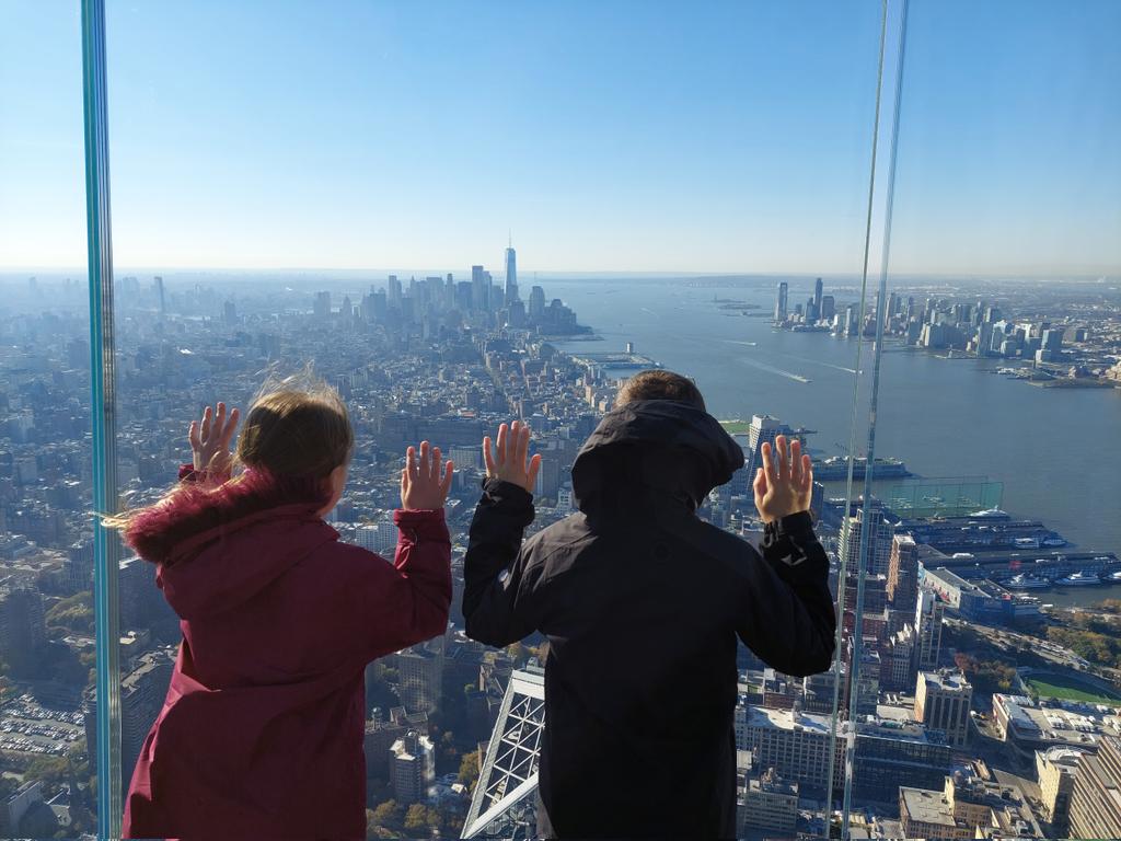 Final day! It's been a blast! Little trip up the <a href="/EdgeNYC/">Edge</a> before the flight home!  #hudsonyards!