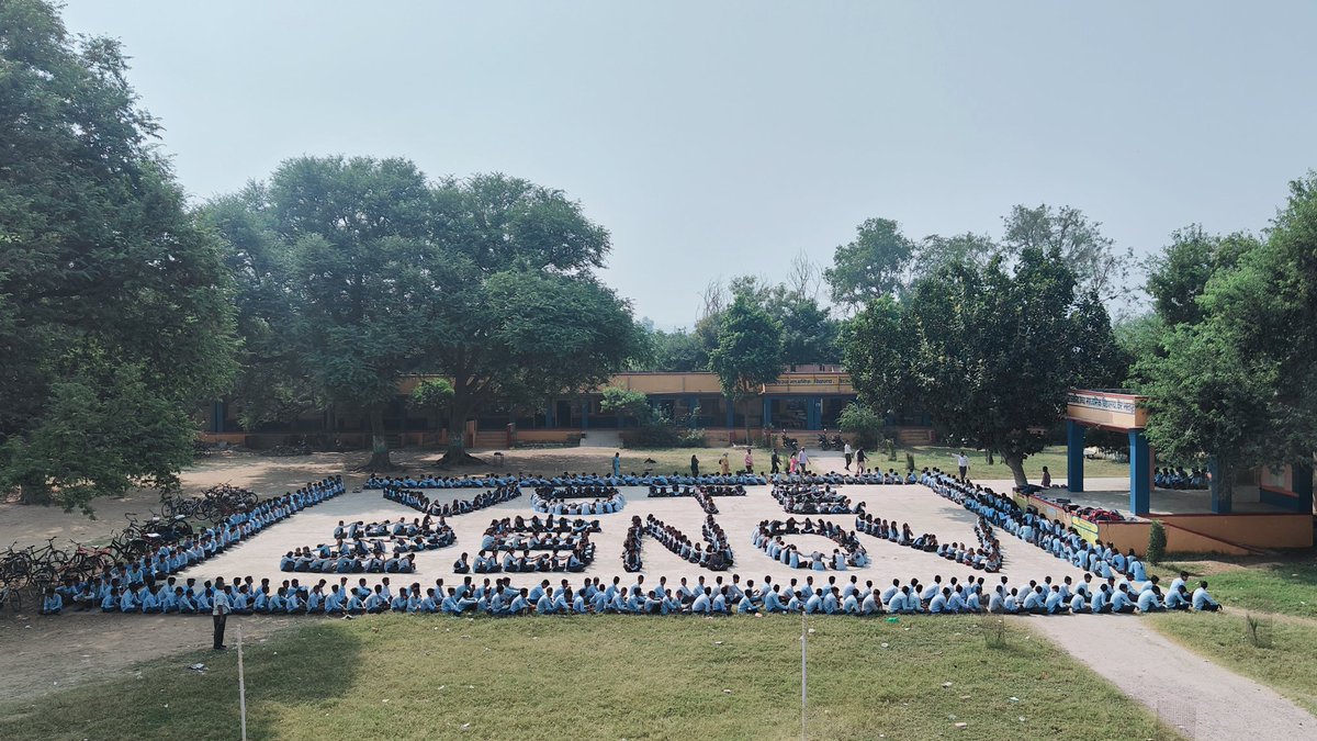 pushy83's tweet photo. राजकीय उच्च माध्यमिक विद्यालय वैर में विद्यार्थियों ने मानव श्रृंखला बनाकर दिया शत प्रतिशत मतदान का संदेश  #GSSS_WEIR
#DEO_BHARATPUR
#ECISVEEP https://t.co/RT0PFmLqOo