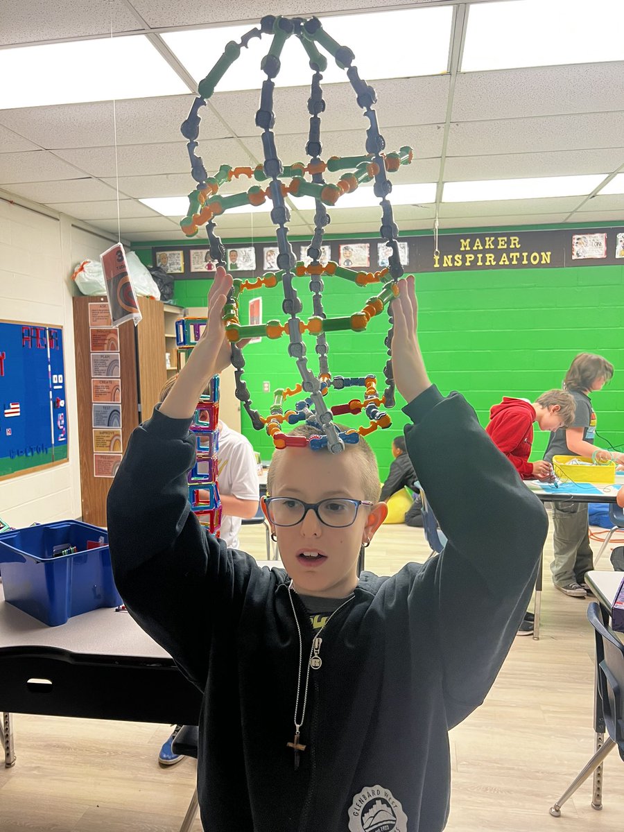 gubbins_nicole's tweet image. Friday frolic day in the STEM lab. #channahonpride #freebuild