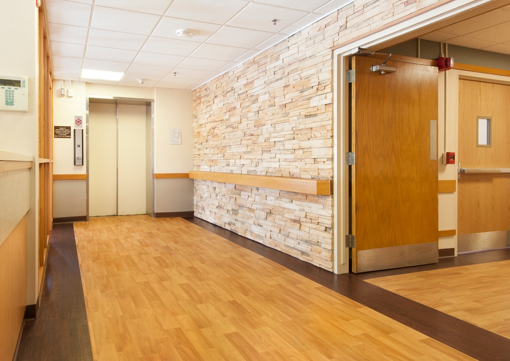 Summit_Flooring's tweet image. DuraWood roll-out multipurpose flooring has a 5mm rubber base and 2mm vinyl coating - making it the perfect solution for any project that requires durability + design.

Contact us for samples⬇️
🔗 l8r.it/135b

#durawood #durableflooring #multipurposeflooring