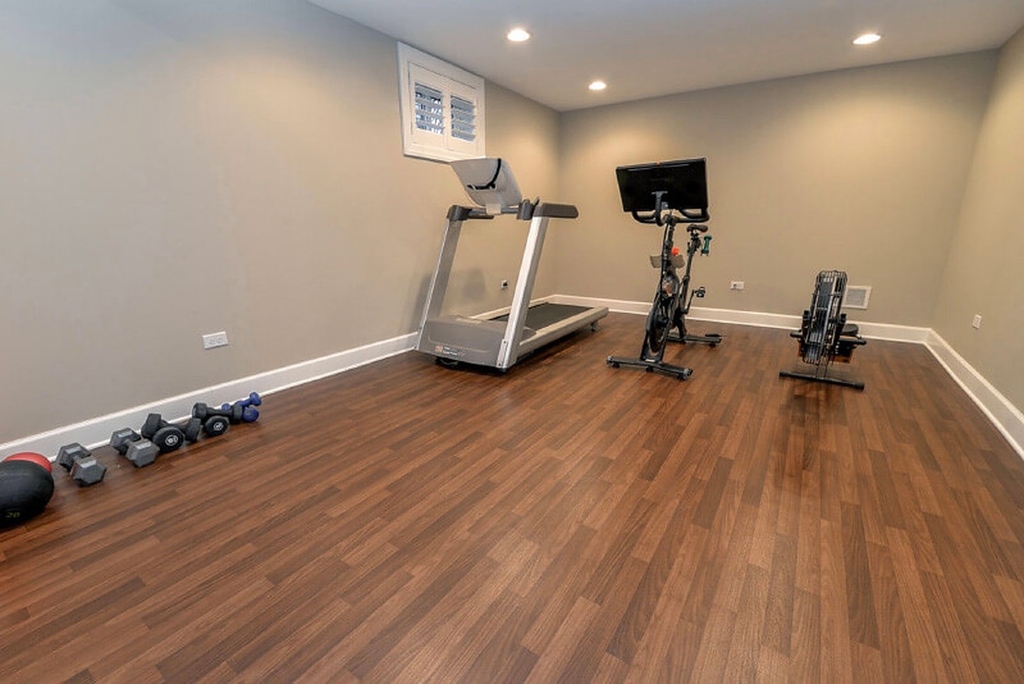 Summit_Flooring's tweet image. DuraWood roll-out multipurpose flooring has a 5mm rubber base and 2mm vinyl coating - making it the perfect solution for any project that requires durability + design.

Contact us for samples⬇️
🔗 l8r.it/135b

#durawood #durableflooring #multipurposeflooring