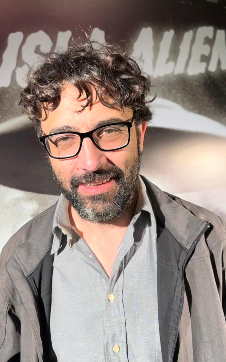 Entrevista a director de “Isla Alien” Cristóbal Valenzuela: “La historia de Friendship es la que más genera polarización en la ufología chilena” culturizarte.cl/entrevista-a-d… <a href="/miradoc/">mira</a>  #islaalien