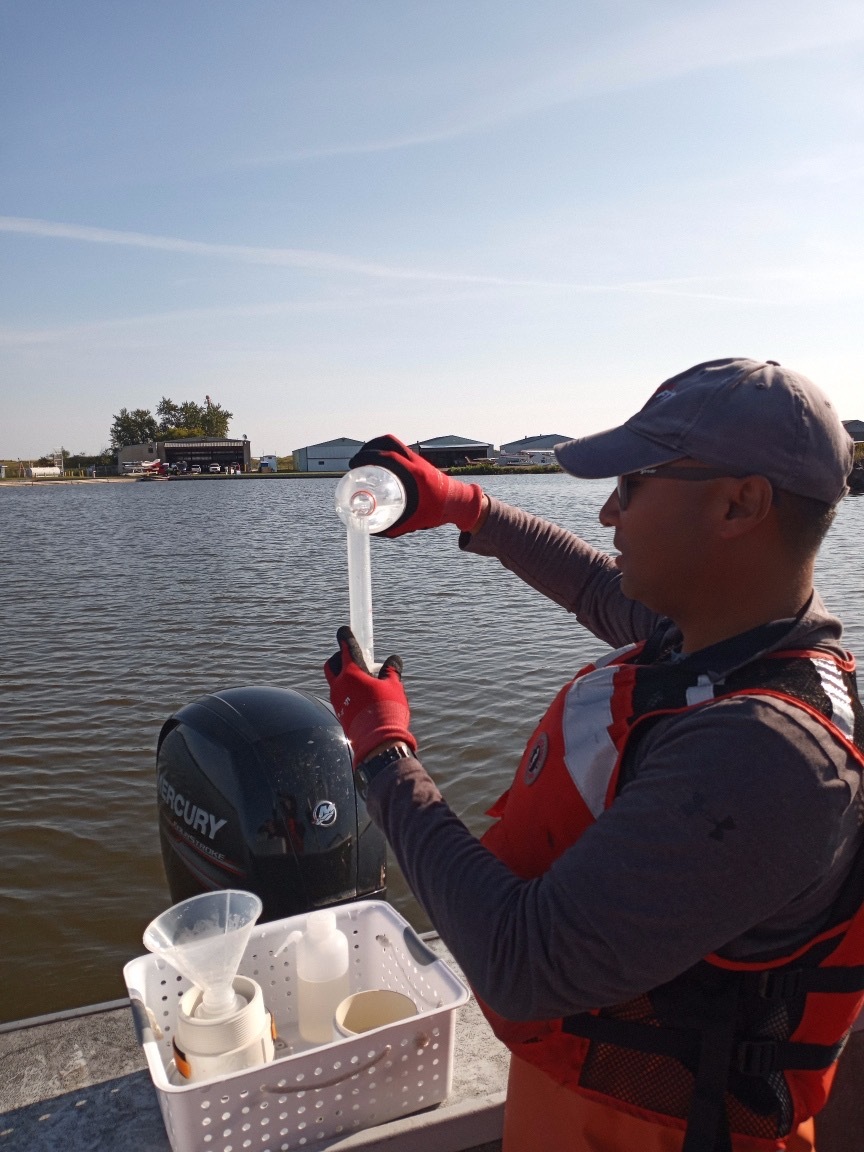 SERCinvasions's tweet photo. Pump it (louder)! Pump it (louder)!
Pump it (louder)! Pump it (louder)!
Turn up the radio,
blast the motor right now (ha ha ha)!βπΌ
#FBF to #PlanktonSurveys in Duluth! #GLISSNet pump sampling with the @EPA Great Lakes Toxicology & Ecology Division this summer was a blast! π https://t.co/P9ZbdSU3fo