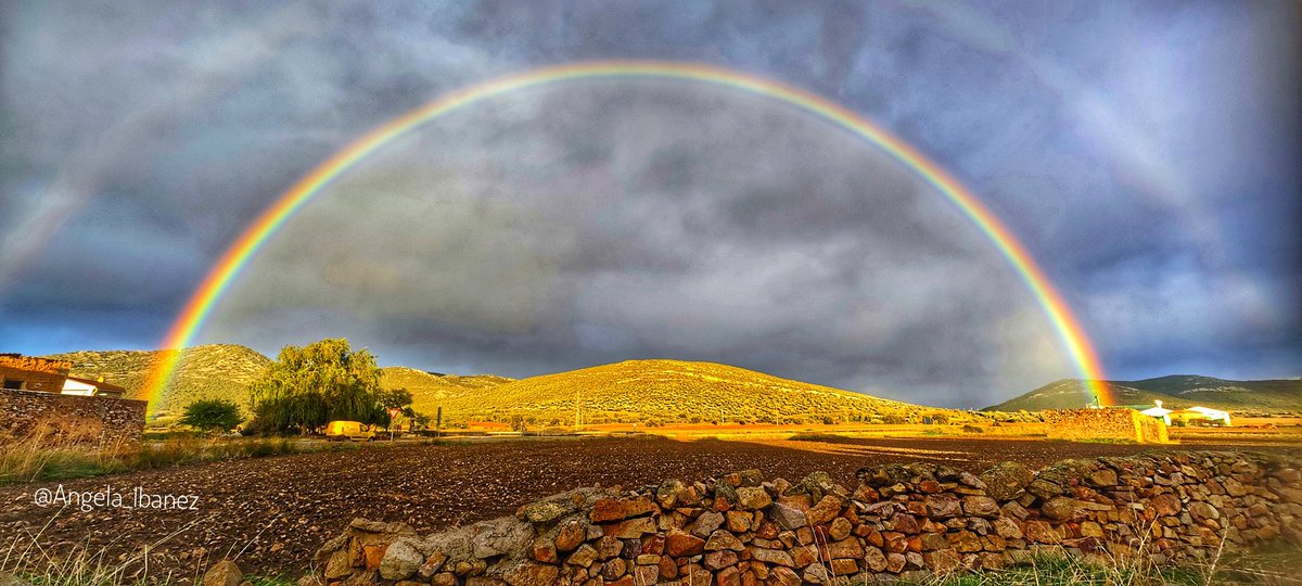 Angela_Ibanez's tweet photo. #Iluminarse #estrellas, #luna, #arcoiris #hermoso e #ineficaz #siglo21, 12 h sin #electricidad, #teléfono, #internet, sin #calefacción, #mayores #electrodependientes #BorrascaCiaran #Used, #Santed, #Torralba, #Aldehuela... #Avería #Endesa #Soluciones #Impuestos #despoblación https://t.co/NhWVLbBHRE