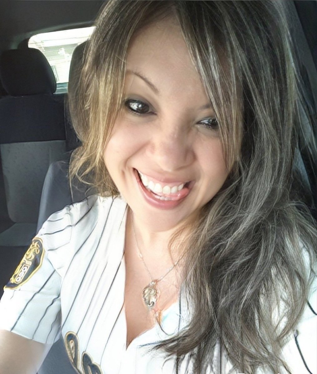 rocioperez2403's tweet photo. #Viernes y #activada ...hoy a por una nueva victoria de mis consentidos #Leones @caraquistas @arribaleones @caraquistasfans @leones_cbbc ...vamos a rugir de nuevo....🦁🦁🦁😄😄💯🇻🇪🙏💫⚾️⚾️⚾️⚾️🥂🎊🍷🍷🍷 https://t.co/q7x8PMaLvR