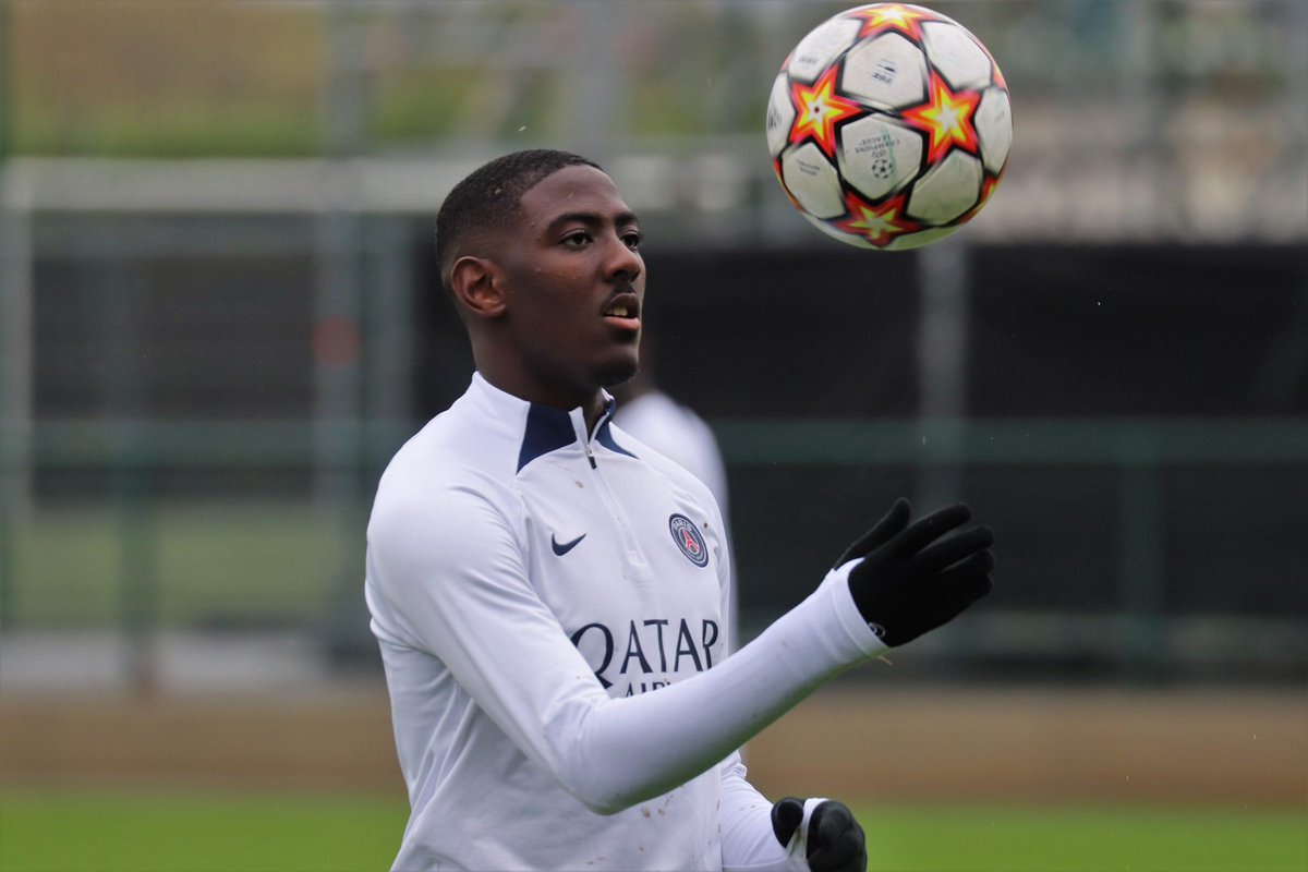 NicolaasGomes's tweet photo. [THREAD] : AYMAN KARI 🇫🇷💎

UN AUTRE DIAMANT BRUT DU PARIS SAINT-GERMAIN AU MILIEU DE TERRAIN https://t.co/Is7SyXcne9