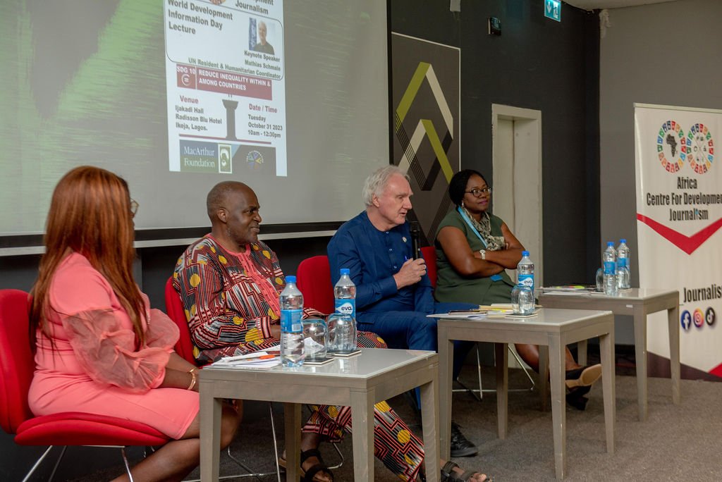 UN_Nigeria's tweet photo. 'The Nigerian public must be well-informed about the objectives of the 2030 Agenda, the role of the Fed., &amp; State Govts in achieving the goals, the benefits of pursuing the #SDGs to the 🇳🇬people, the struggles at the halfway point, &amp;the outcomes of the SDG Summit.@matzschmale https://t.co/jpnjc5OX23