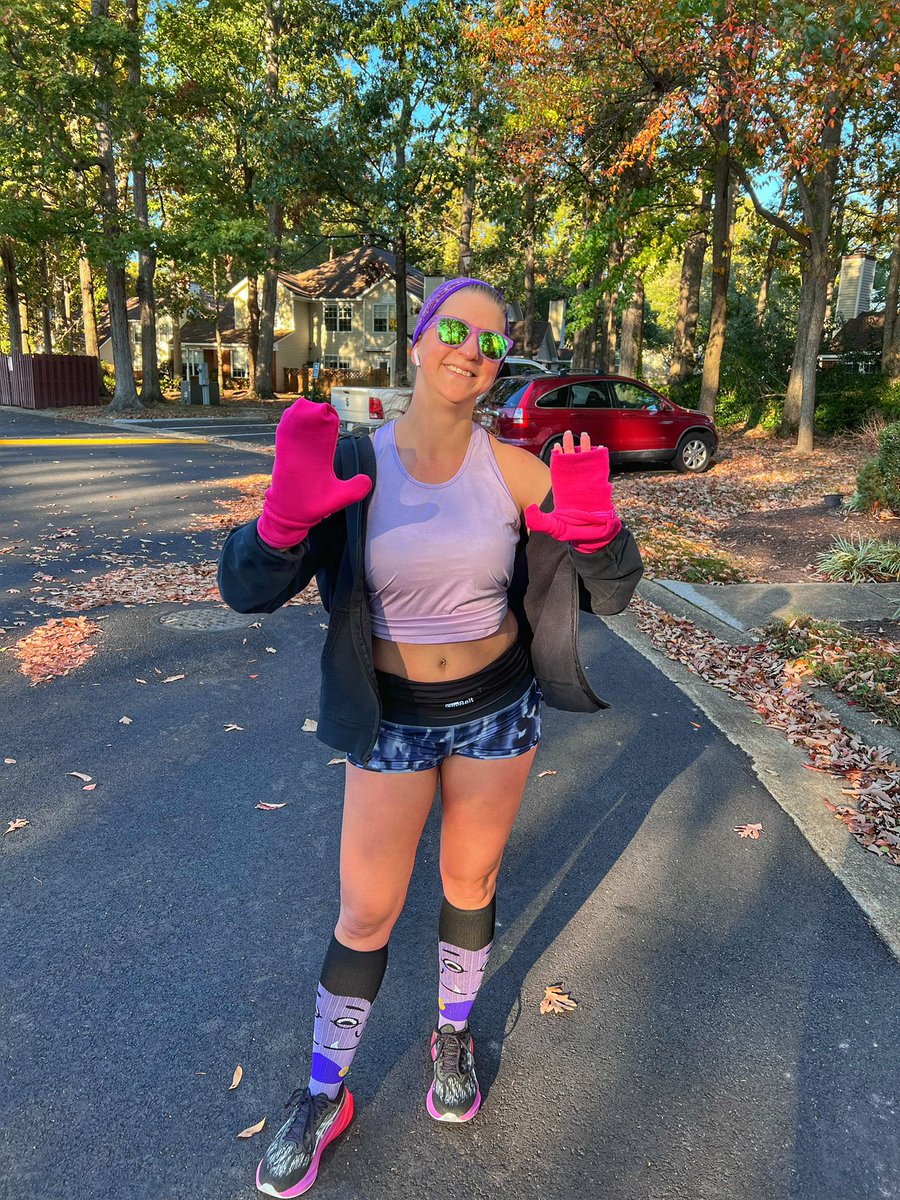 travel_run_lift's tweet image. Dare run with my guy Wednesday! Super sexy paced miles. Tried out my new @turtlegloves they definitely kept my hands warm! Love the watch windows so I can see my watch without having to pull the gloves down. More products should do this. 

#fitness #producttesting #runchat