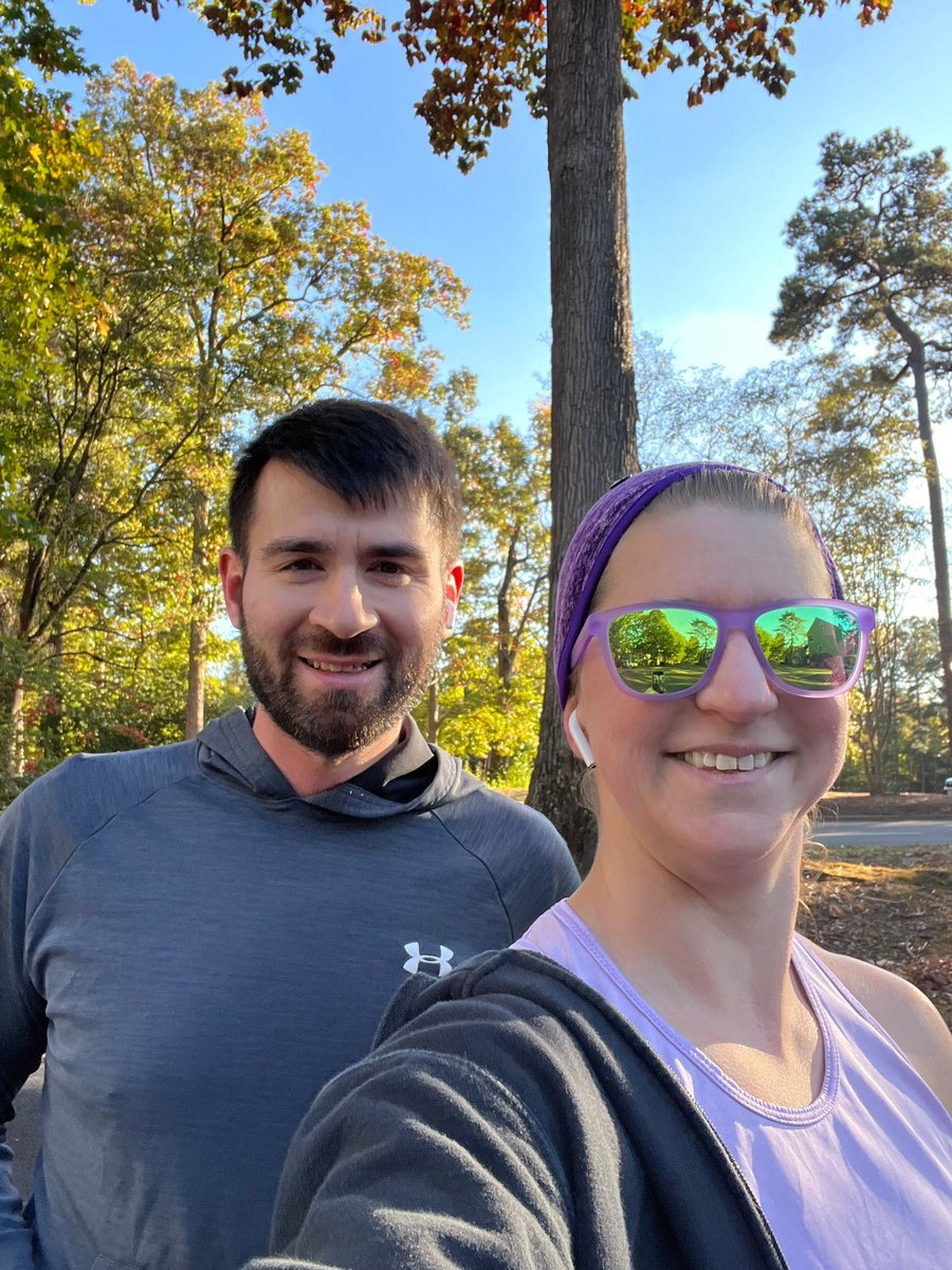 travel_run_lift's tweet image. Dare run with my guy Wednesday! Super sexy paced miles. Tried out my new @turtlegloves they definitely kept my hands warm! Love the watch windows so I can see my watch without having to pull the gloves down. More products should do this. 

#fitness #producttesting #runchat