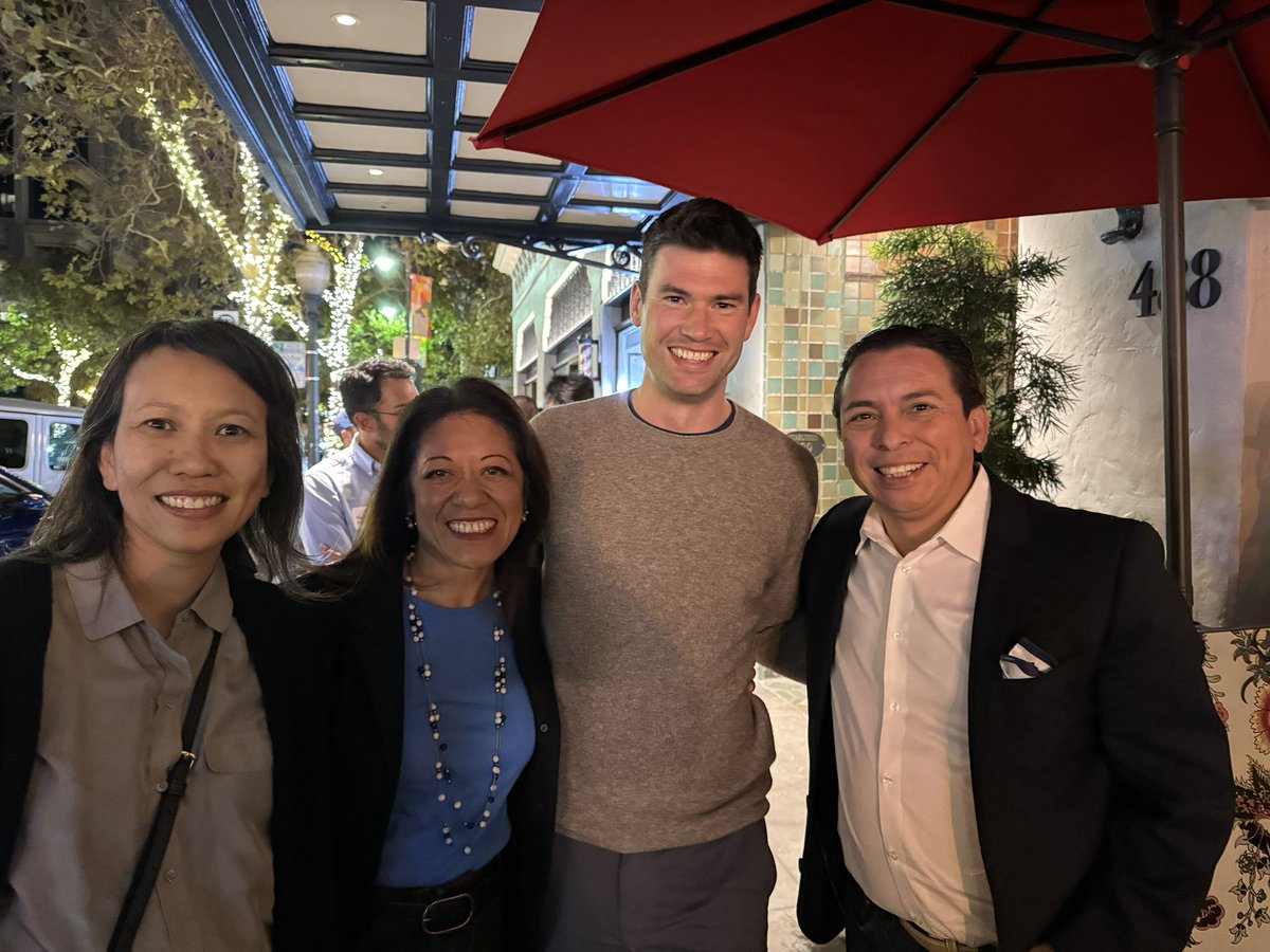 About last night in #SiliconValley… It feels like 2012 all over again! Many of us attended @jowyang’s #llamalounge AI event. Hundreds of investors, founders, and luminaries. The line went down the block. It was also an Altimeter reunion!🤩
