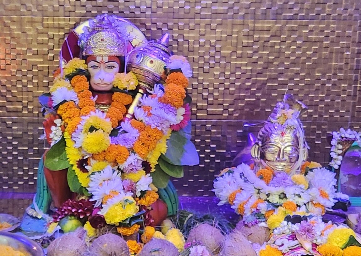 chheda_pravin's tweet photo. #किरोळ (गांवदेवी) ग्रामस्थ मंडळ,
#विद्याविहार (प).
श्री #हनुमानमंदिर जीर्णोद्धार प्राणप्रतिष्ठा व कळशारोहण सोहळा प्रसंगी मंदिरास भेट दिली.
#जयश्रीराम #Hanuman #gaodevi #shriram
@Dev_Fadnavis @ShelarAshish. https://t.co/O95480jFWm