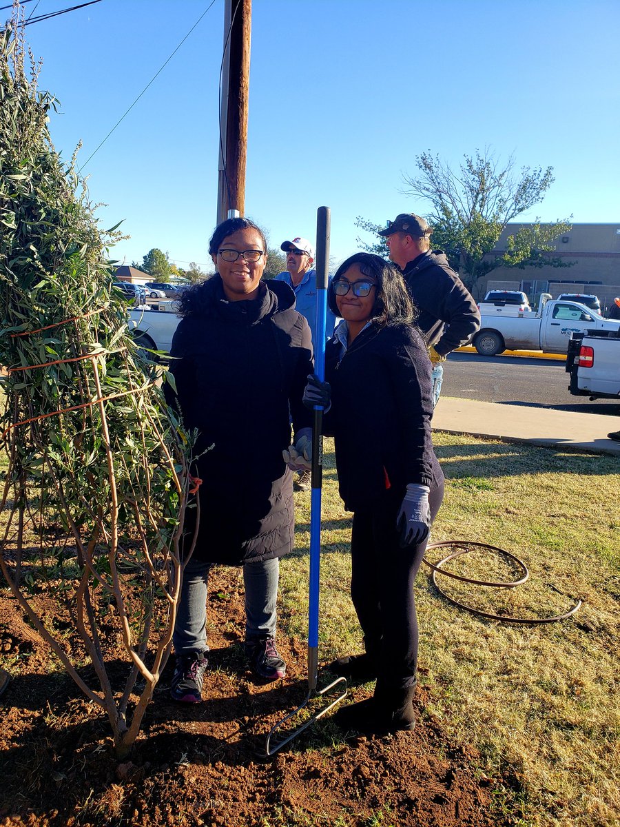 VMColemanHS's tweet photo. Keep Midland Beautiful invited CHS students to help plant trees this morning and we loved it!! Thank you for including us in these valuable life lessons. https://t.co/k9G94cPsMT
