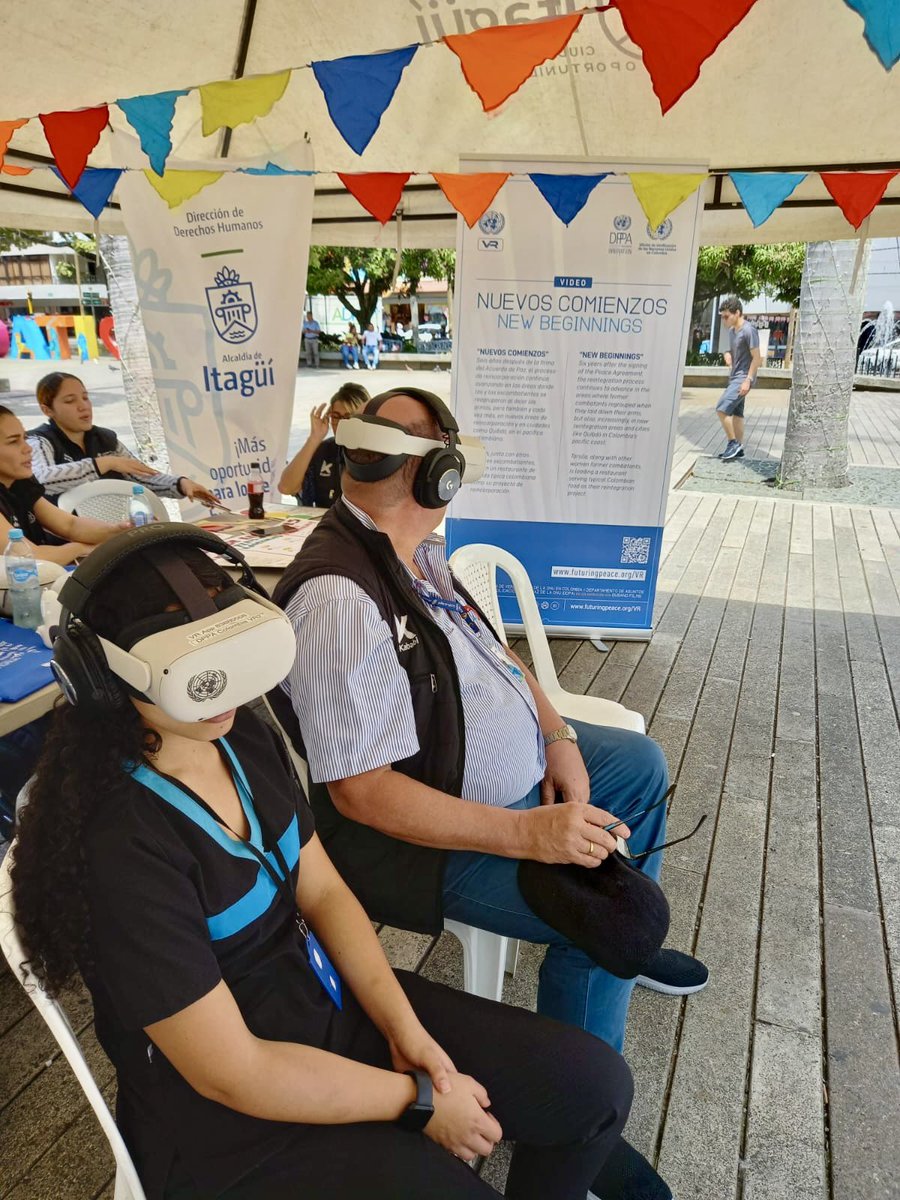 MisionONUCol's tweet photo. En Itagüí, #Antioquia, participamos en la Feria por la vida y los derechos humanos, organizada por la @AlcaldiaItagui, donde socializamos nuestro mandato y presentamos la experiencia de la reincorporación en el formato de realidad virtual. #PathwaysColombia 🕊️🇨🇴🇺🇳 https://t.co/CCVievRx1f