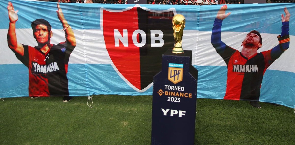 Feliz en tu día querido #Newells 
Cómo siempre los buenos tiempos  llegan con jugadores que sientan los colores y con dirigentes capaces de honrar a la gloriosa institución que hace 120 años se fundó
Lo sé porque en estos 37 años me diste gloriosos campeonatos 🏆
#120Newells ♥️🖤