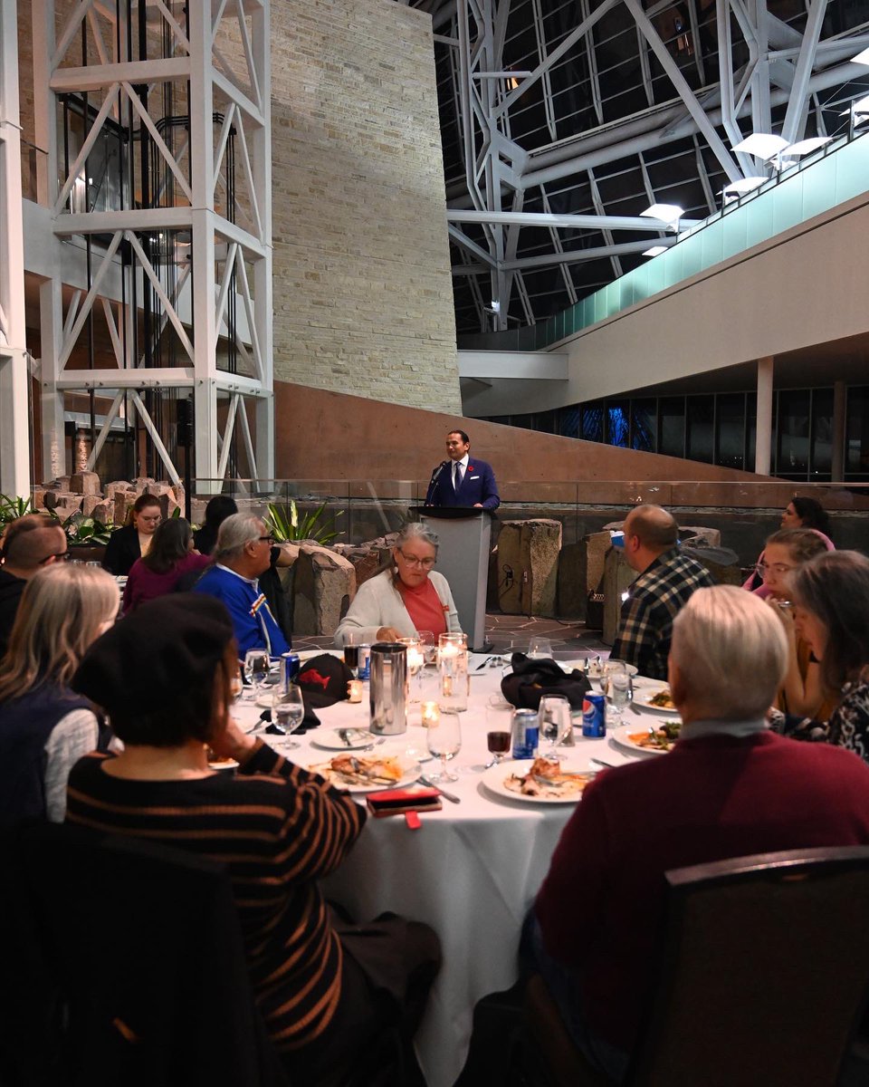 Friendship Centres do such important work in our communities. The staff and volunteers help so many youth in Manitoba and across the country. 

I was happy to meet with @nafc_anca and @manitobacentres at their forum dinner last night. 

Let’s do some good things together.