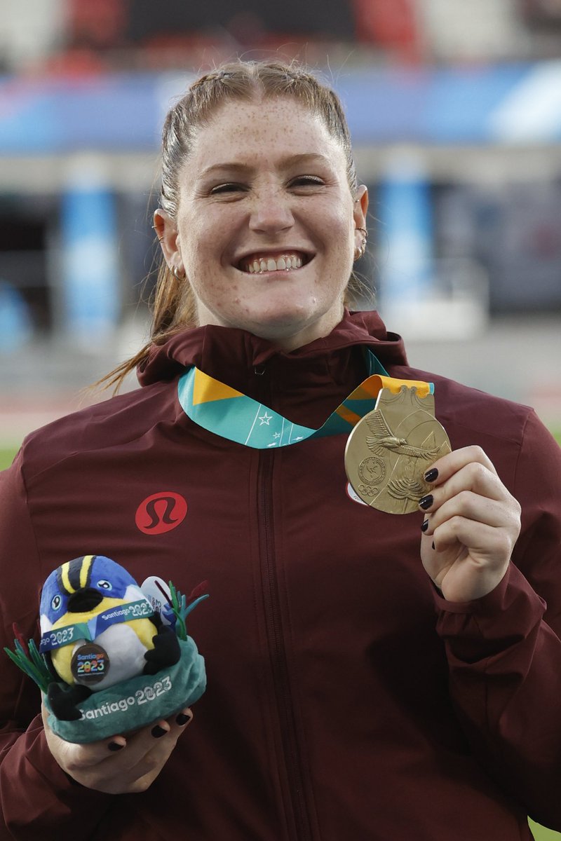Smiles from Santiago after yesterday’s four medal performance from the Athletics Canada squad 🇨🇦🤯

Sourires de Santiago après les quatre médailles remportées hier par l'équipe d'Athlétisme Canada 🇨🇦🤯

📸: Leah Hennel/COC &amp; Jorge Loyola/Santiago 2023 via Photosport (Aton Chile)