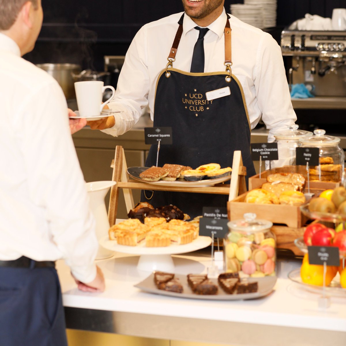 Escape the cold weather and enjoy a delicious hot drink from the UCD University Club. With freshly roasted coffee from @McCabeCoffee and a wide variety of @solaristea, the Club Café is your one stop shop to warm up this November. ucd.ie/universityclub…