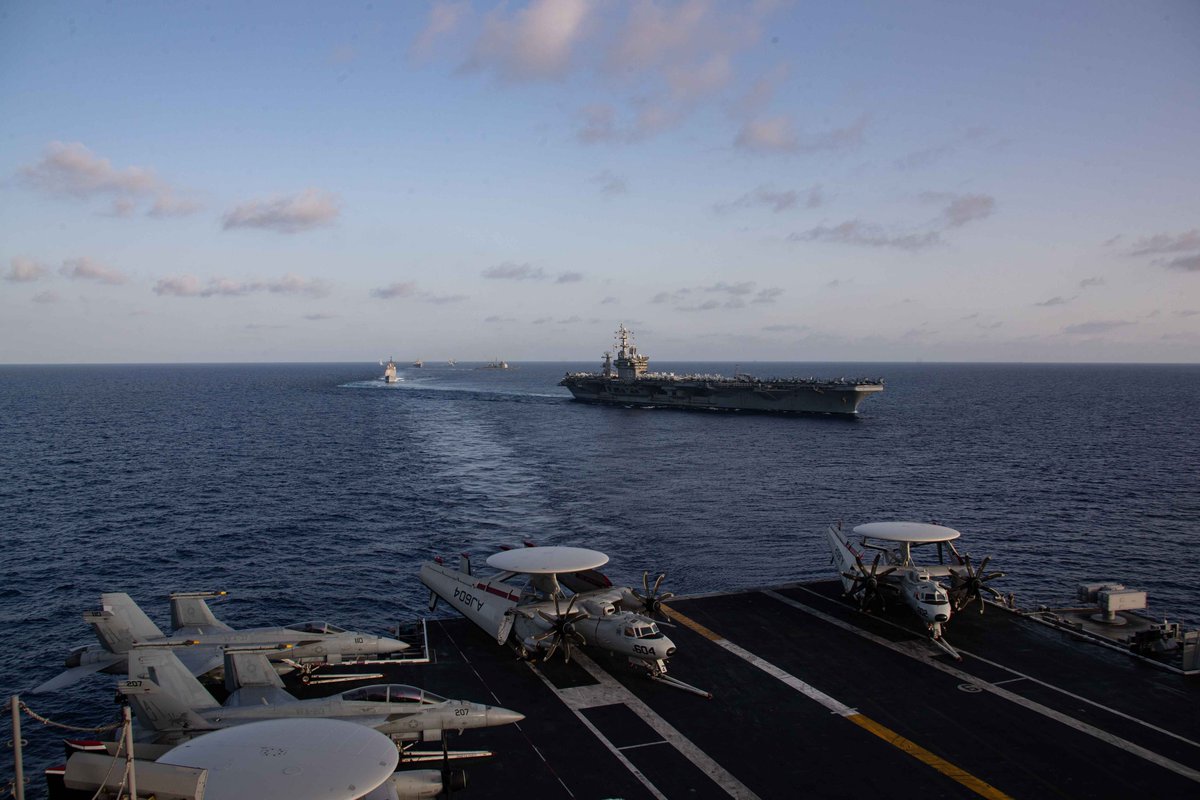 USNavyEurope's tweet photo. #StrongerTogether 🇺🇸🇮🇹

@USNavy 🇺🇸 Sailors and naval aviators from the @TheCVN69 CSG and @Warship_78 CSG sailed alongside #USSMountWhitney and @ItalianNavy 🇮🇹 frigates ITS Fasan &amp; ITS Margottini in the #MediterraneanSea, Nov. 3.

For more: https://t.co/UuS8qdxU2N https://t.co/WWfh6Dzcln