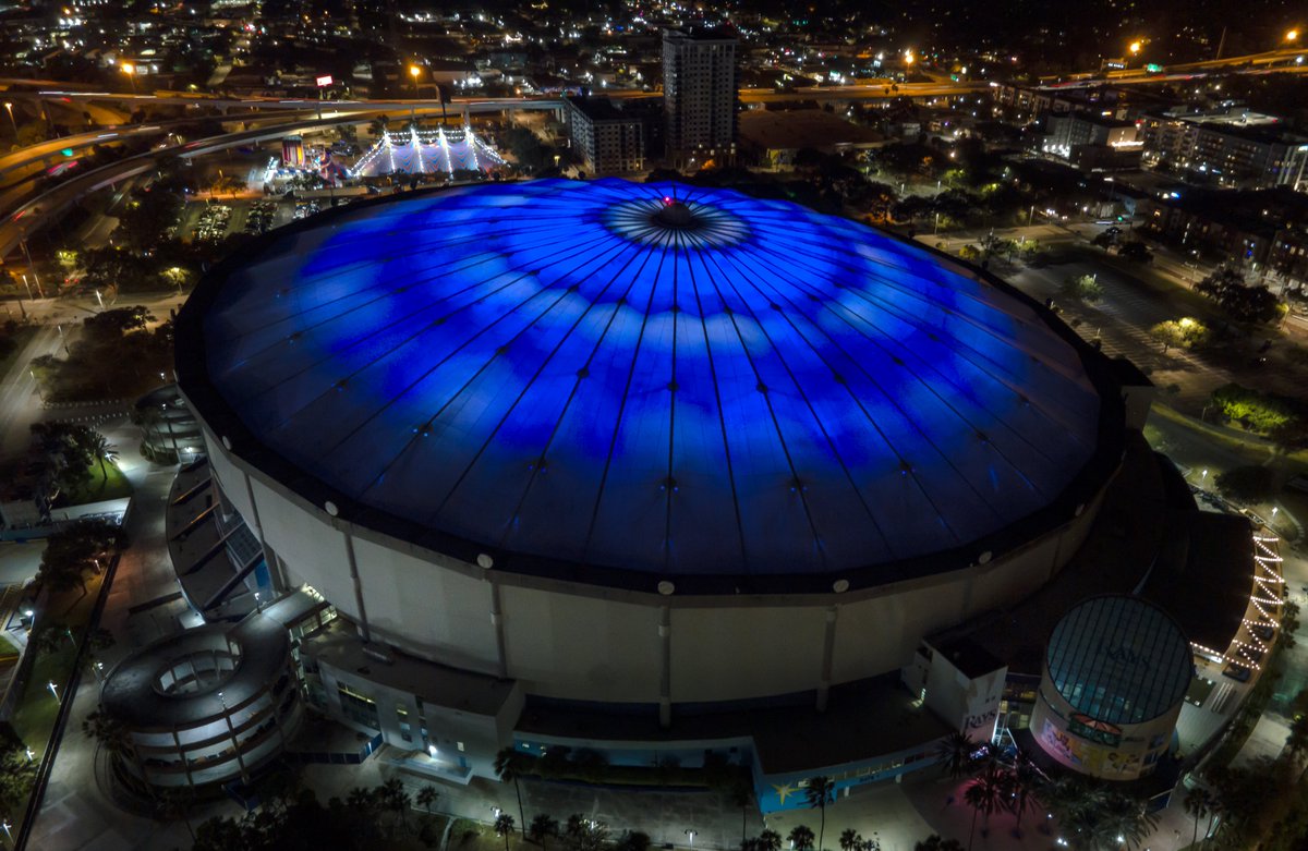 We were honored to join the Alzheimer's Foundation of America, along with people and places around the world, by lighting our dome to raise awareness and show support for the millions of people affected by Alzheimer's. 

#AlzheimersAwarenessMonth | #LightTheWorldInTeal