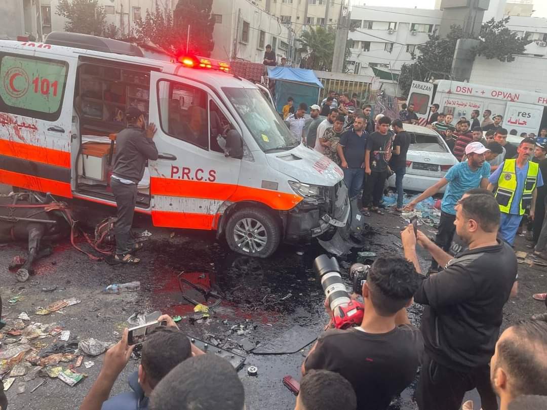 مجزرة مروعة من أمام مستشفى الشفاء حيث استهدف الاحتلال قافلة المصابين التي كانت تتجه من مشفى الشفاء نحو معبر رفح لخروجهم لمصر
جميع الجرحى أصبحوا شهداء .. 
إياك أن تصالح، إياك أن تعتاد، إياك أن يكون الدم في عينك عاديًا، وإياك إياك أن يخفت صوتك أو يغيب.. لا تعتاد المشهد.. لا تعتاد !