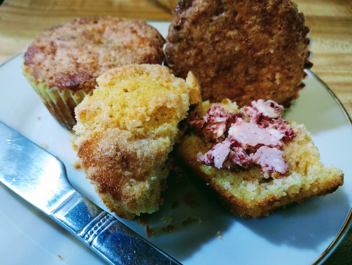 trixelthepixel's tweet photo. This probably doesn't count as fan art, but I made a couple items from the critical role cookbook, Exquisite Exandria. The first one is the Shadow Baker's pocket muffins. I'm not big on corn muffins, but these were really good! 8/10 https://t.co/0MVDghG9UV