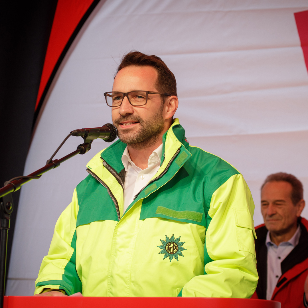GdPPresse's tweet photo. Zweite #öD #Tarifrunde für die Länder ohne Ergebnis zu Ende. #GdP-Vize & Tarifchef @Rene_Klemmer empört über „weltfremde Argumentation“ und Blockadehaltung der #Arbeitgeber. Es bleibe nichts anderes übrig als den Druck auf den Straßen zu erhöhen.➡️https://t.co/OnYgsO3A4Z #ZUSAMMENzahltsichaus